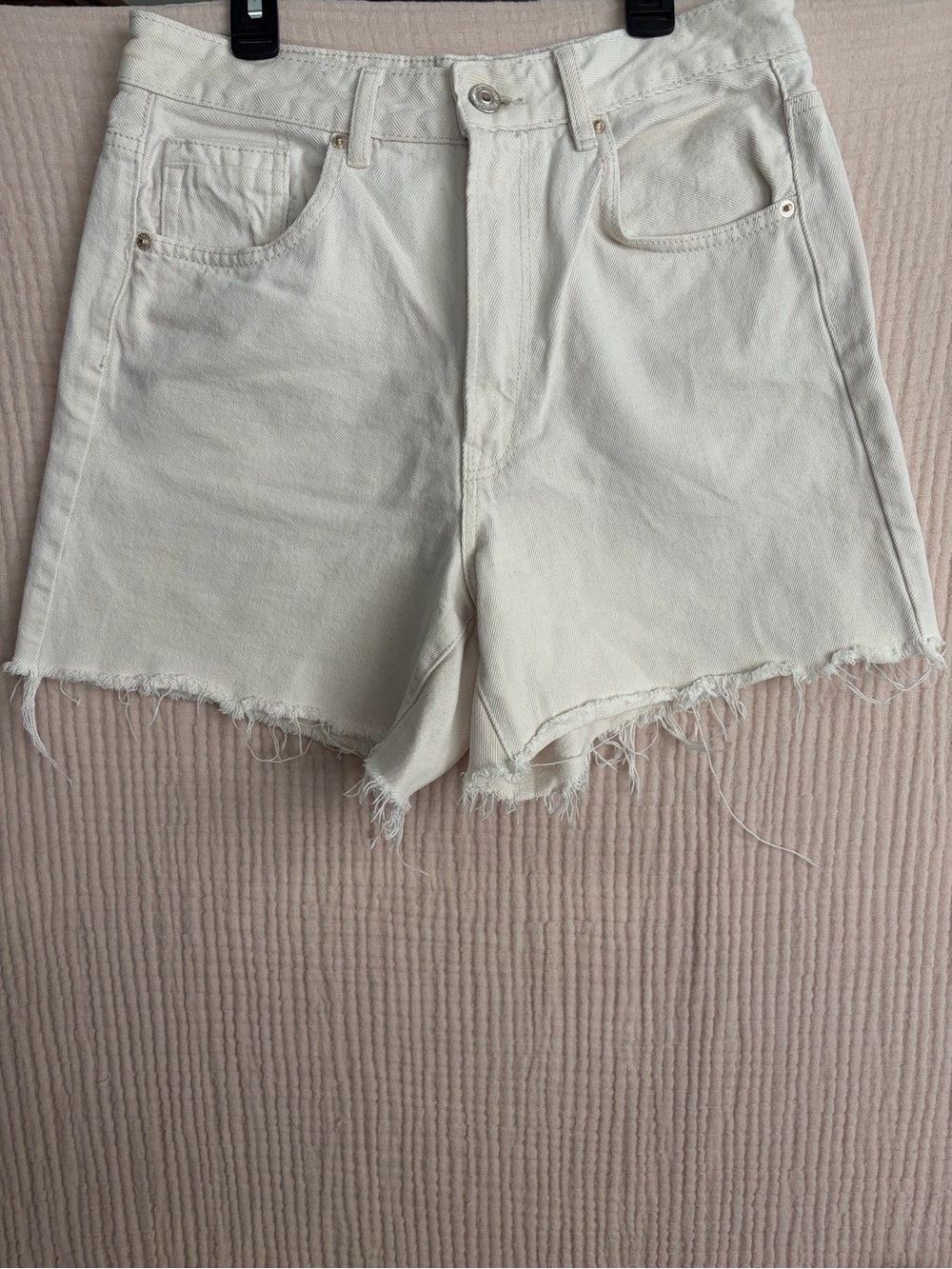 Stradivarius High Rise Raw Hem Denim Shorts Ecru Ivory Size 8 - 100% Cotton